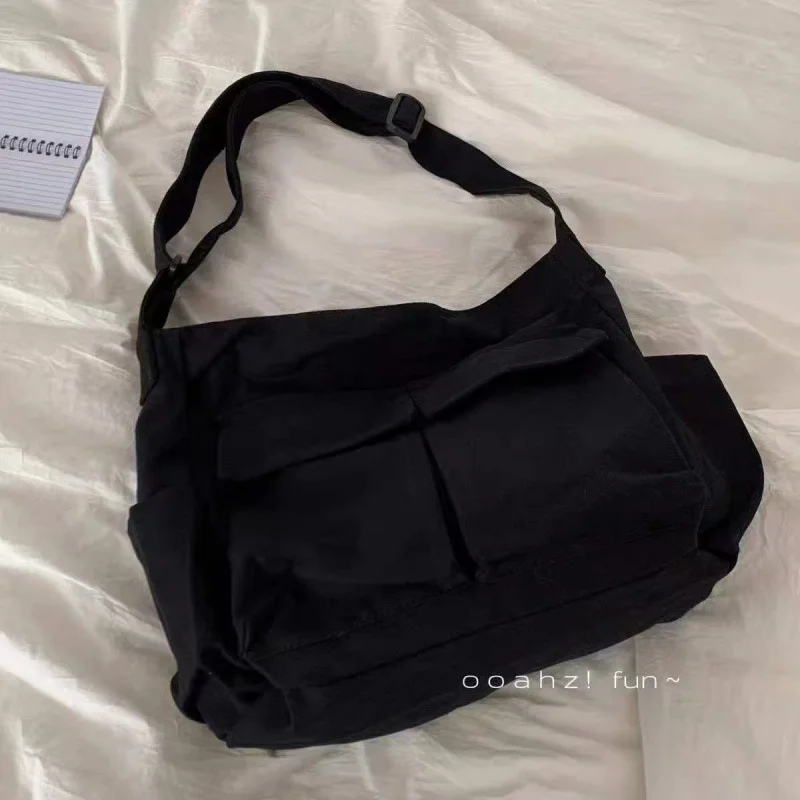 Black Single Shoulder Bag - Stylish Crossbody Bag for Daily Use