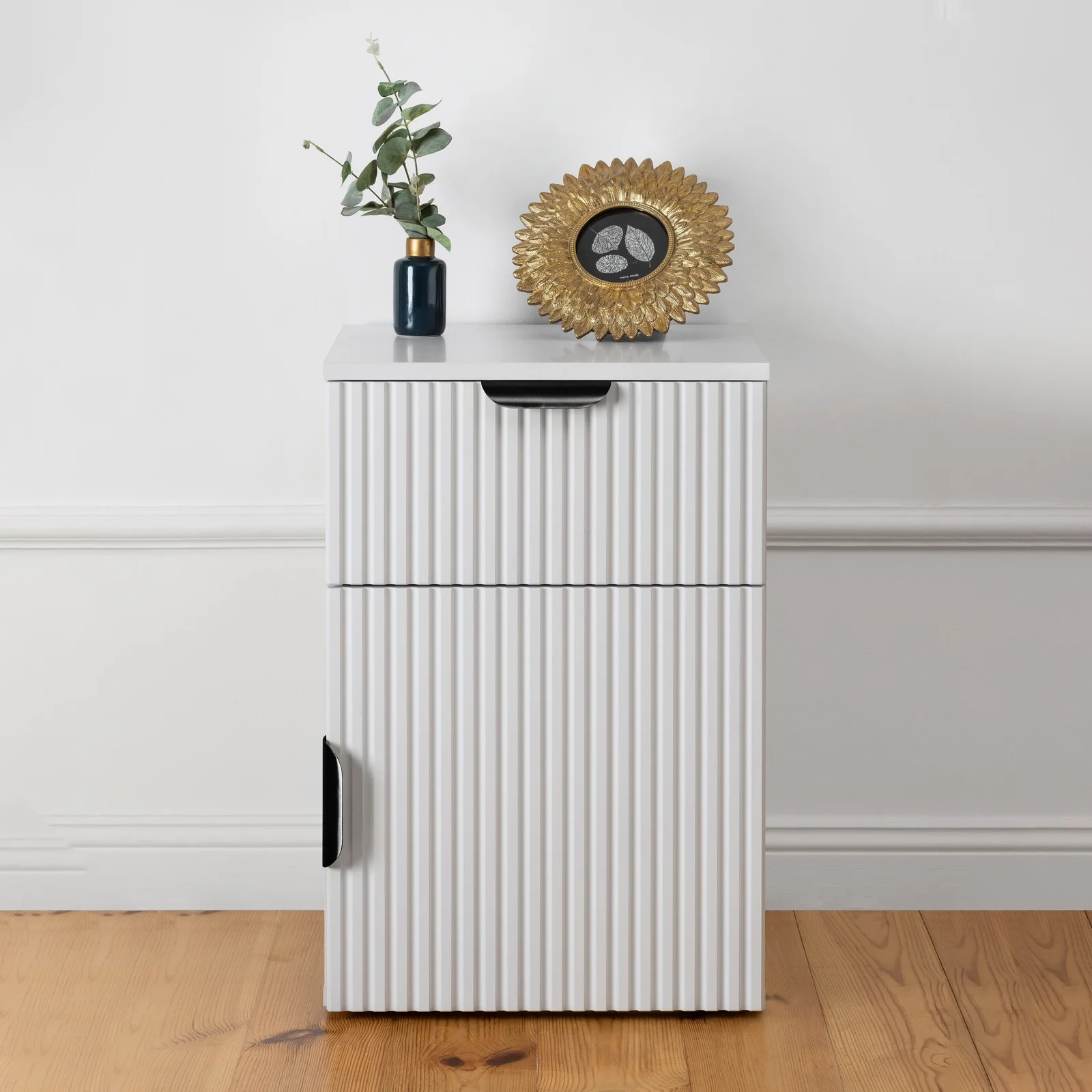 PORTO BEDSIDE TABLE - WHITE - FLUTED - PULL BLACK