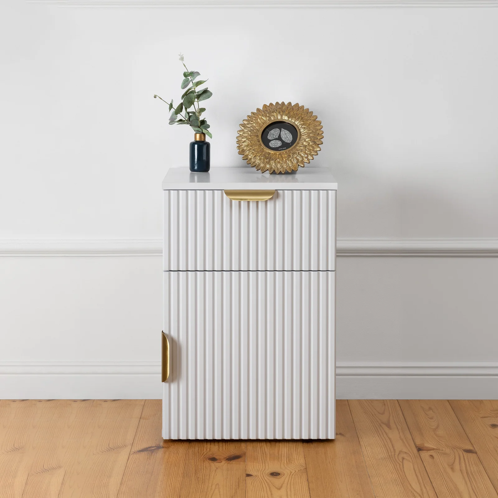 PORTO BEDSIDE TABLE - WHITE - FLUTED - PULL BRASS