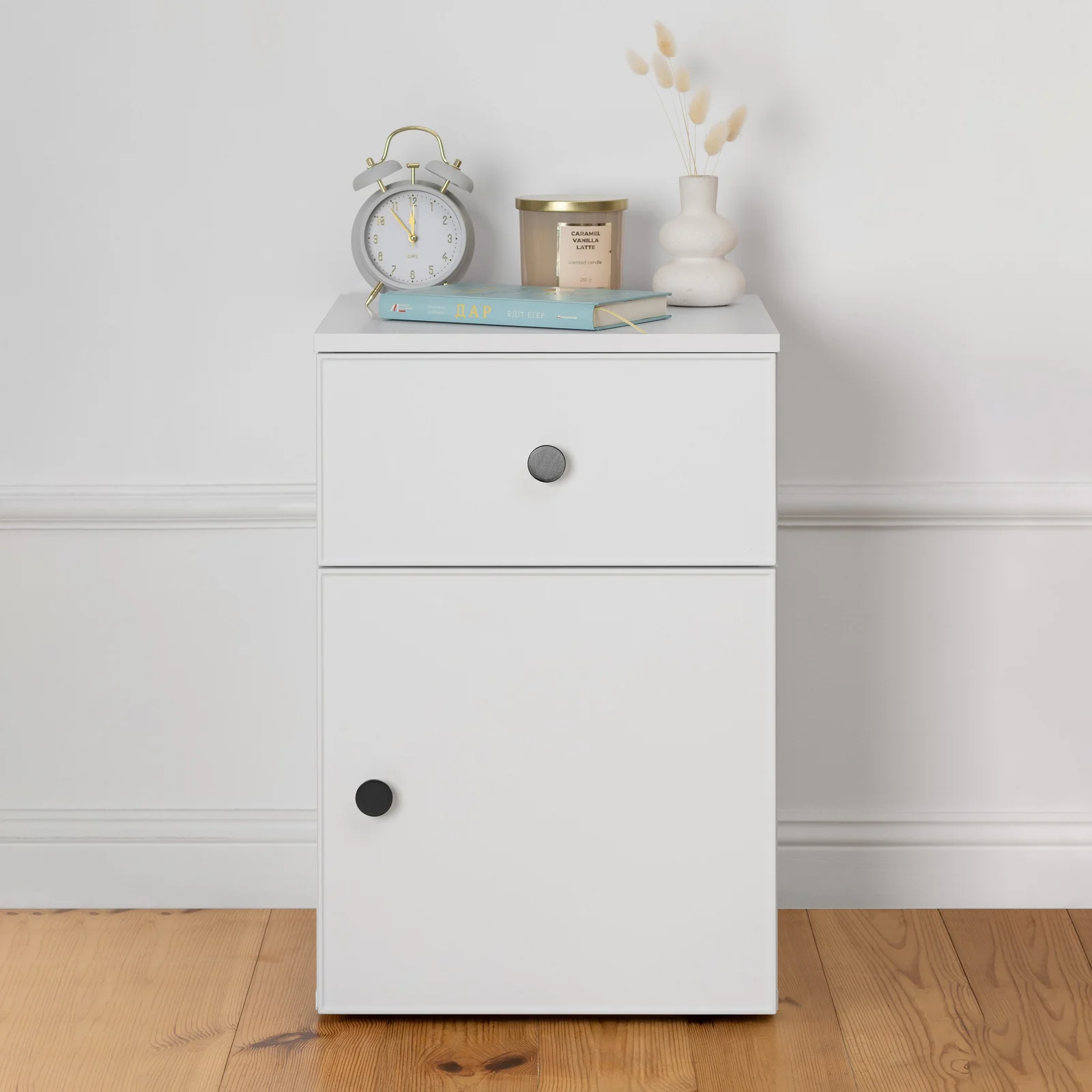 PORTO BEDSIDE TABLE - WHITE - SLIM - ROUND BLACK