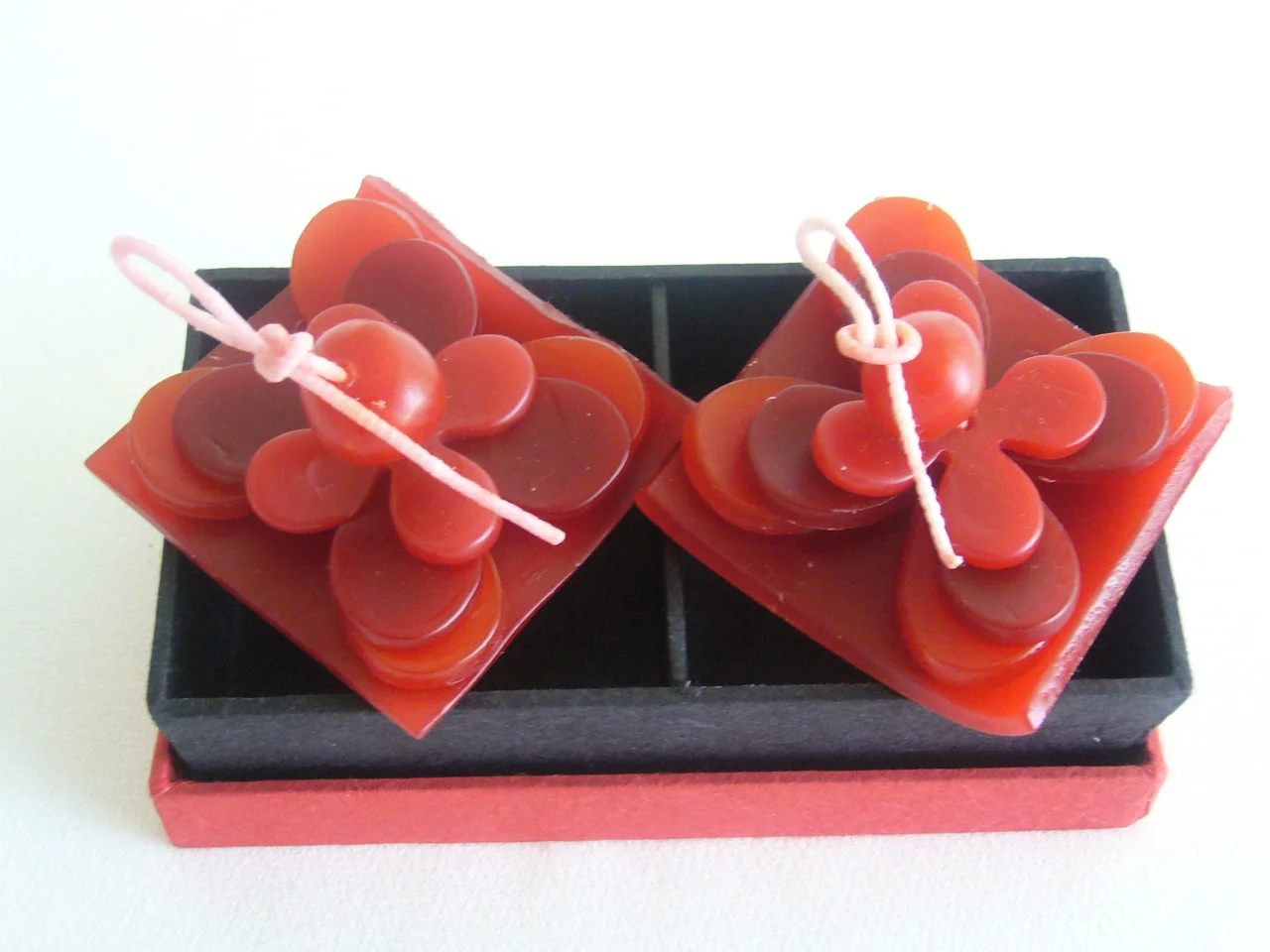 2 Red Lotus Floating Candles in Red Black Gift Box Set Birthday Xmas Valentine Mothers Day Gift Present