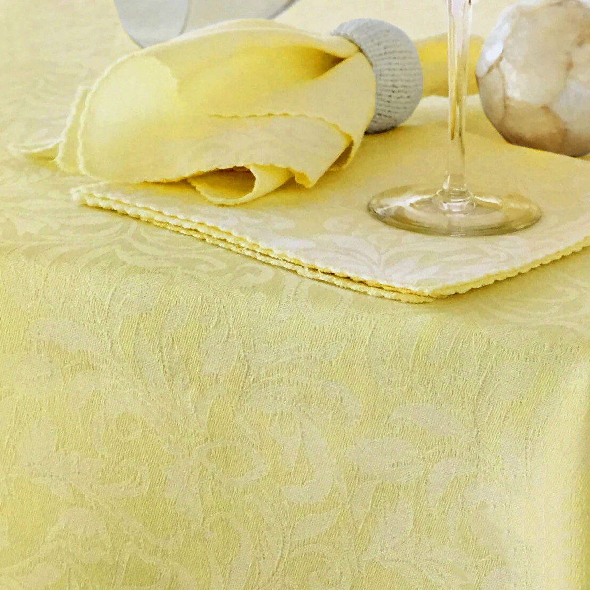 Damask Embossed Tablecloth 180 x 180 cm Sunshine
