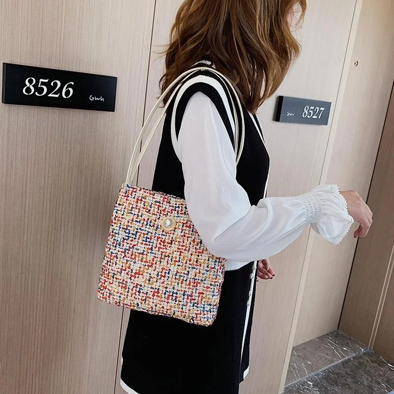 Black Woolen Knit Bucket Bag For Women - Red Onesize