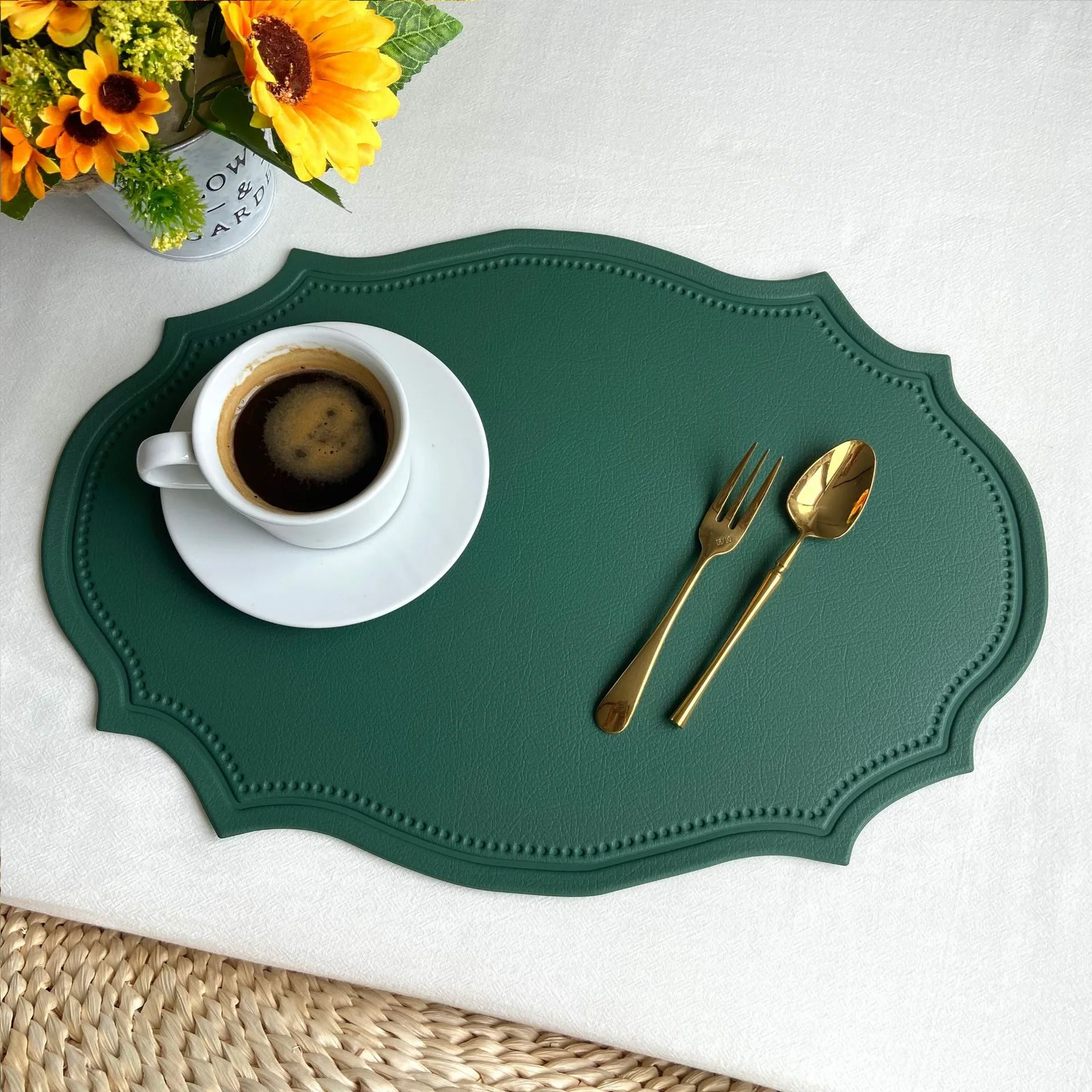 4 pcs Retro Faux Leather Placemat - Waterproof & Oil-Proof Dining Table Mat (Dark green)