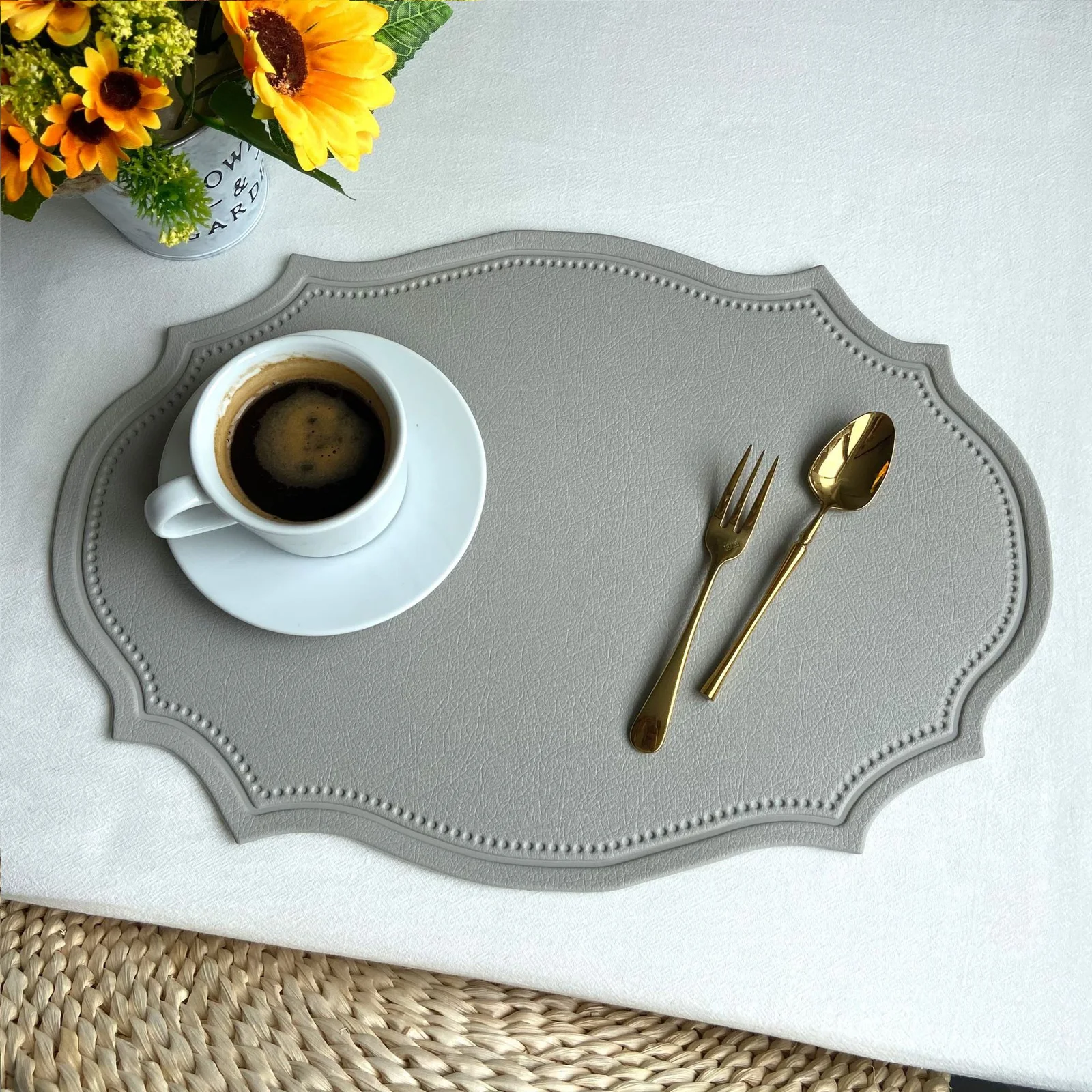 4 pcs Retro Faux Leather Placemat - Waterproof & Oil-Proof Dining Table Mat (Light grey)